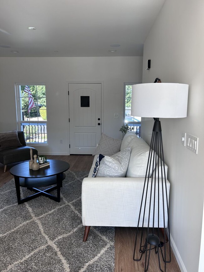 Building Photo - $3295 - 3BR - MOST GORGEOUS HOME IN BRENTWOOD