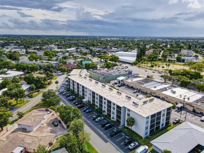 Building Photo - 4501 NE 21st Ave