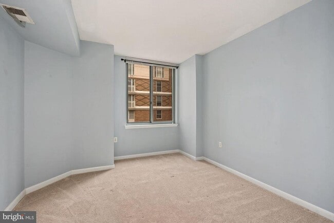 Building Photo - 851 N Glebe Rd