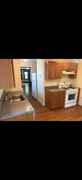 Building Photo - 74 Brock St