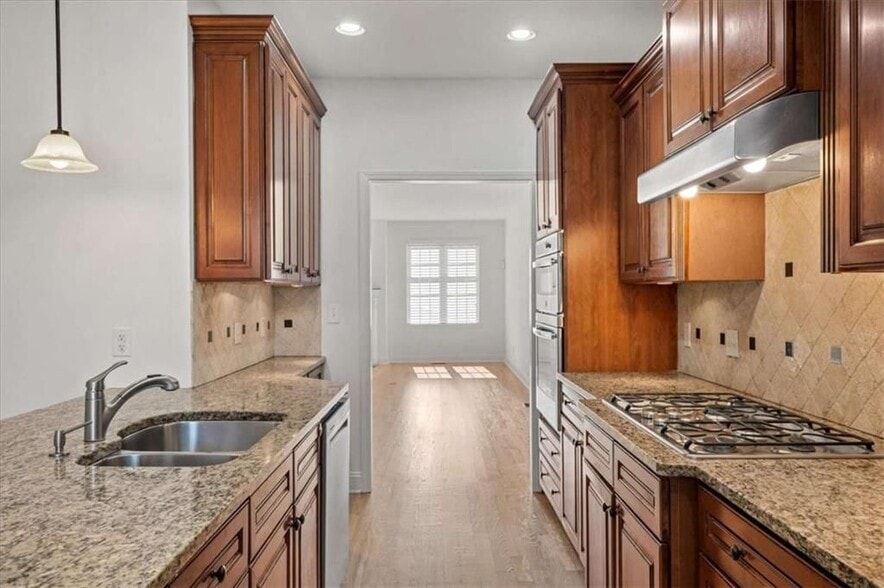 Building Photo - 110 Garrison Walk