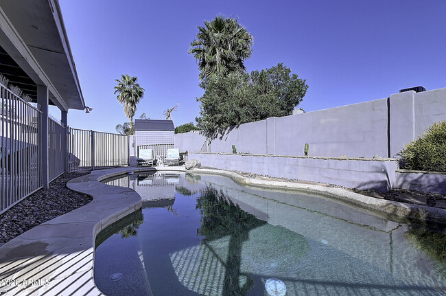 Building Photo - 6914 E Beverly Ln