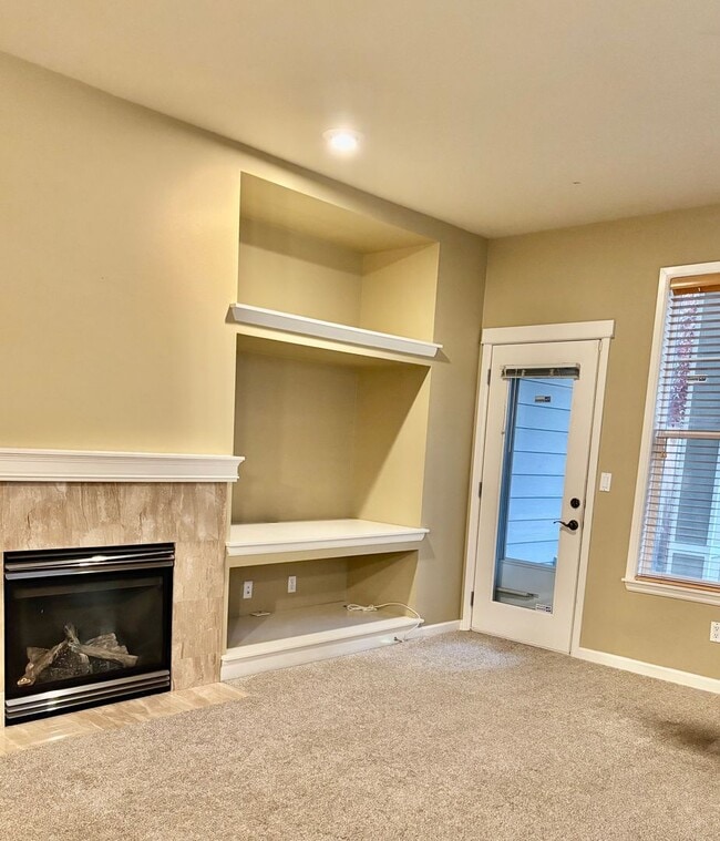 Building Photo - 4 Bed / 2.5 Bath Kirkland single family home $3,895/mo