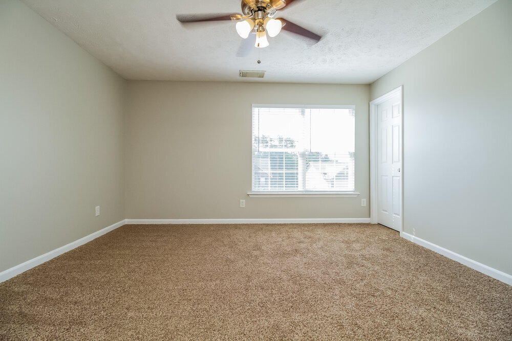 Building Photo - 365 Clearlake Dr