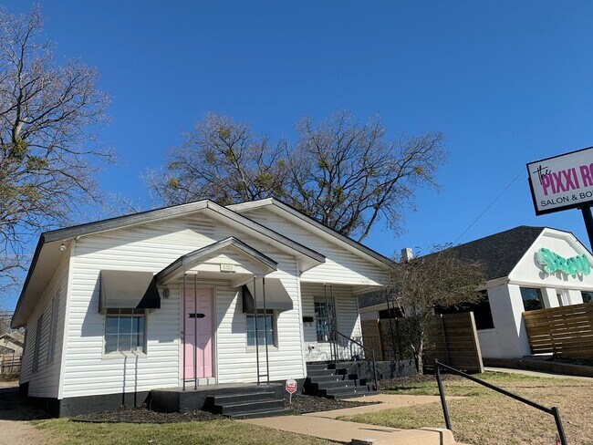 Building Photo - 5318 Birchman Ave