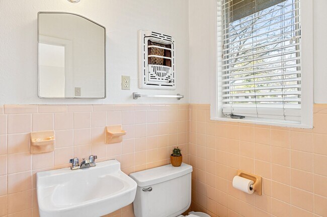 Building Photo - Centrally Located - Minutes from Dell Children's Hospital