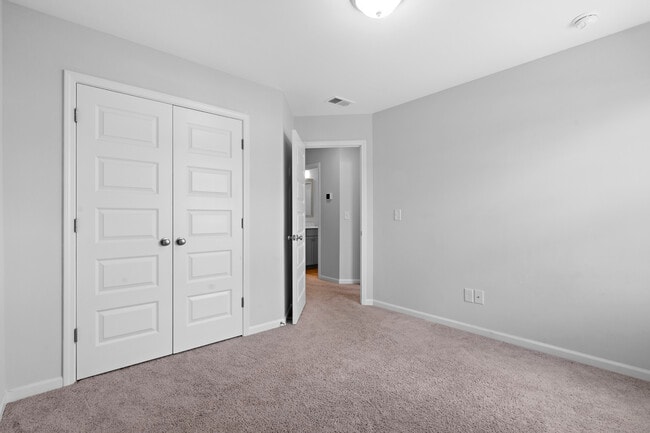 Building Photo - 837 Peony Ln