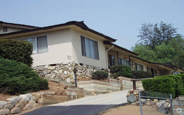 Building Photo - 820-822 W 7th Ave