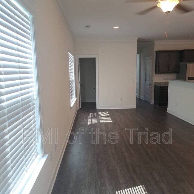 Building Photo - 811 Silver Leaf Dr