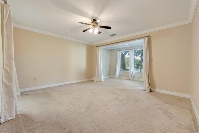 Building Photo - 303 Westlake Ct