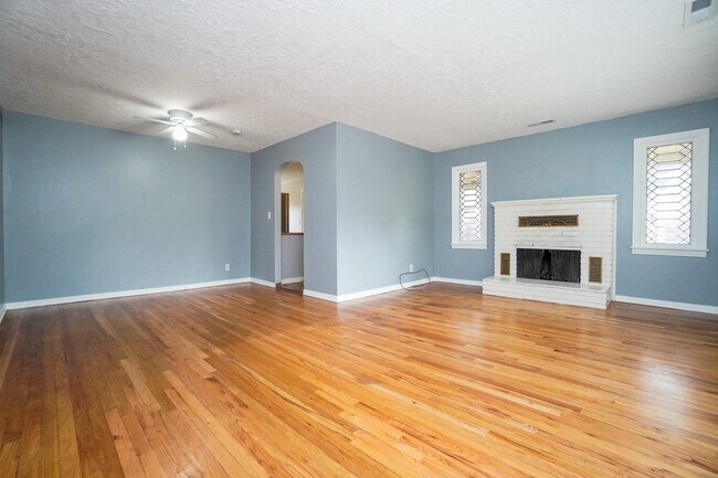 Building Photo - 1517 Chrisway Dr