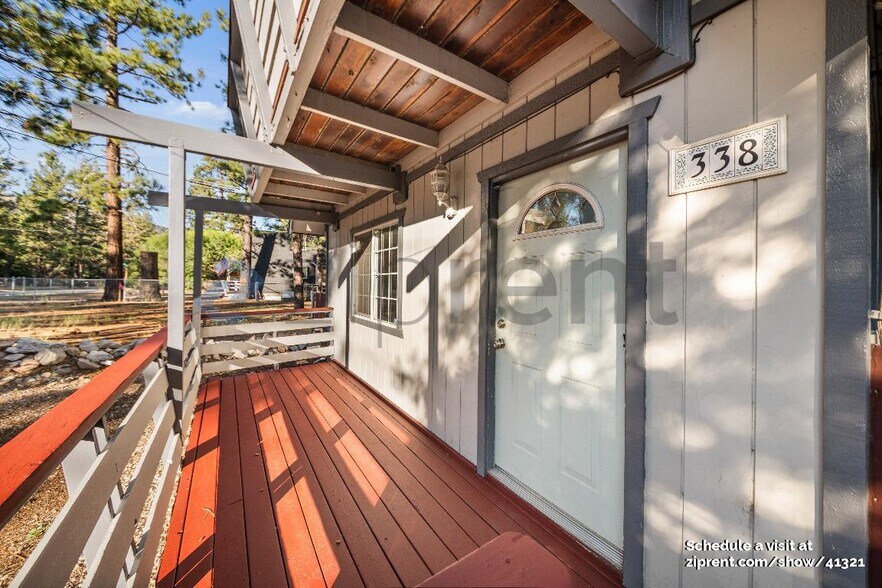 Building Photo - 338 W North Shore Dr