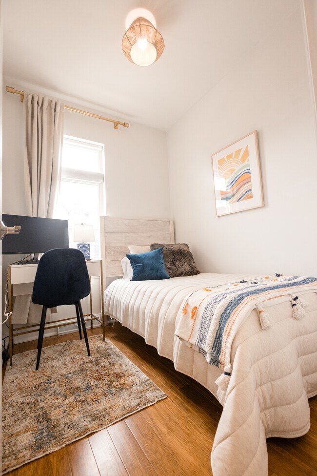 Building Photo - 130 Home St