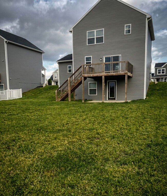 Building Photo - 3 Bed, 2.5 Bath - Single Family Home - AVAILABLE NOW