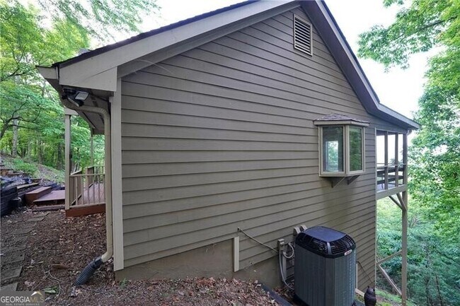 Building Photo - 127 Columbine Dr