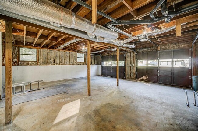 Building Photo - 4060 Oak Ferry Dr NE