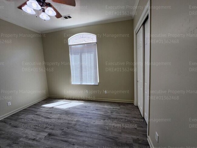 Building Photo - 4 bedroom 3 FULL bath/ 3 CAR Garage.. 2418...