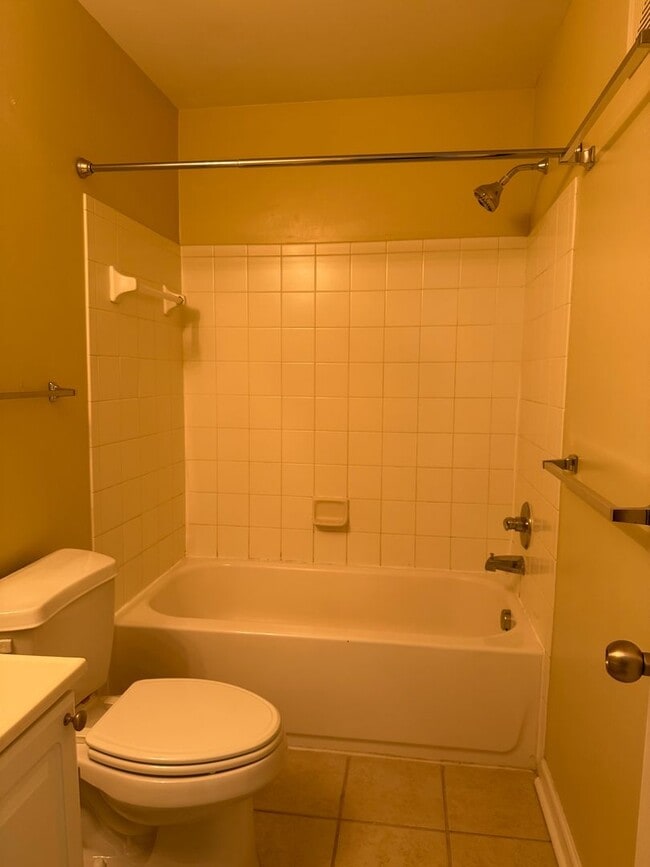 Building Photo - 1830 Candlewood Court #208