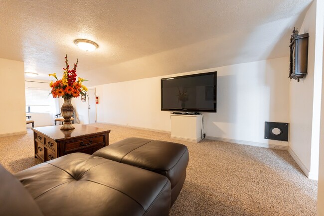 Building Photo - Desert Oasis – Furnished Executive Room in...
