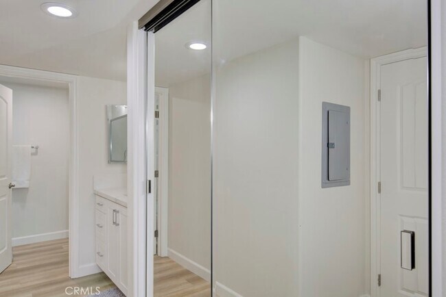 Building Photo - 5500 Paseo Del Lago W