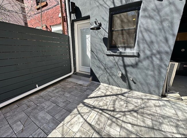 Building Photo - 416 Madison St