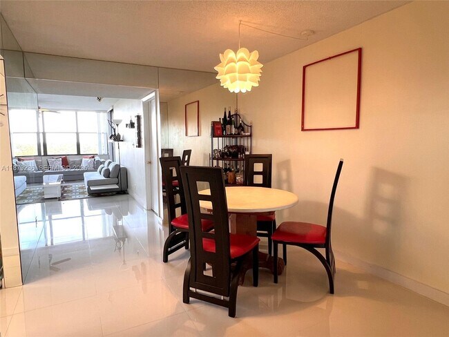 Building Photo - 16300 Golf Club Rd