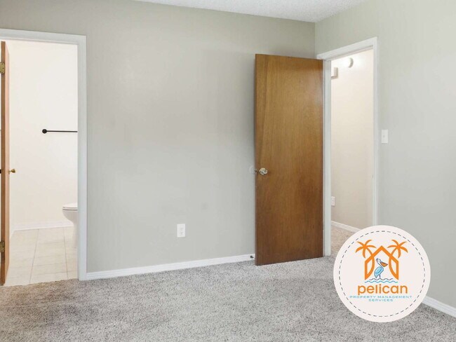 Building Photo - "Charming 3-Bedroom Retreat on Deedra Avenue - Spacious Living at 1325 Sq Ft in Pensacola!"