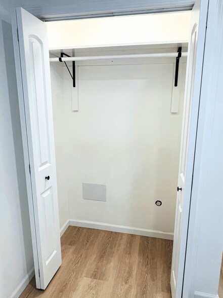 Building Photo - 112 Longfield Ct