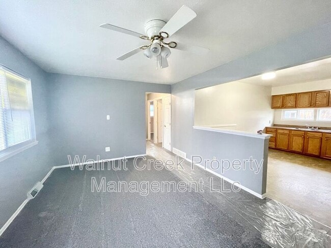 Building Photo - 566 Walnut St