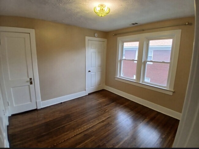 Building Photo - 103 N 38th St