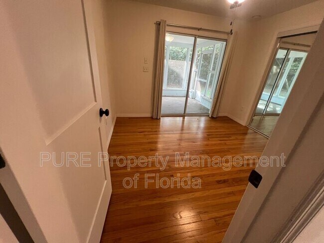 Building Photo - 1222 SE 3rd St