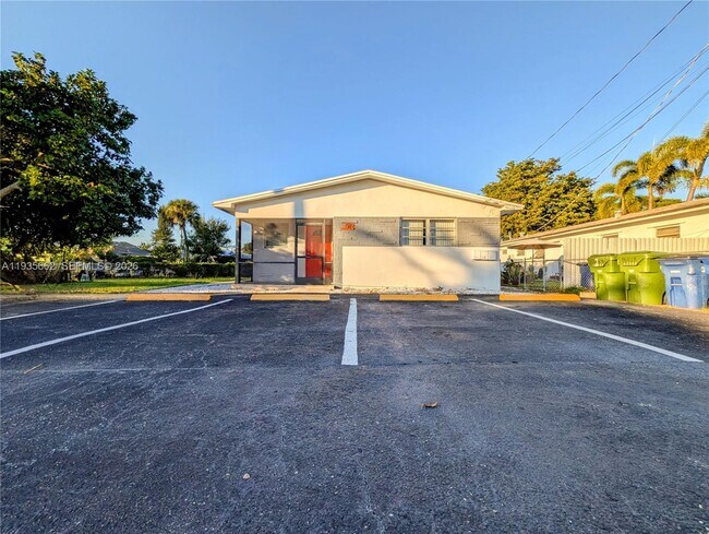 Building Photo - 512 SW 7th St