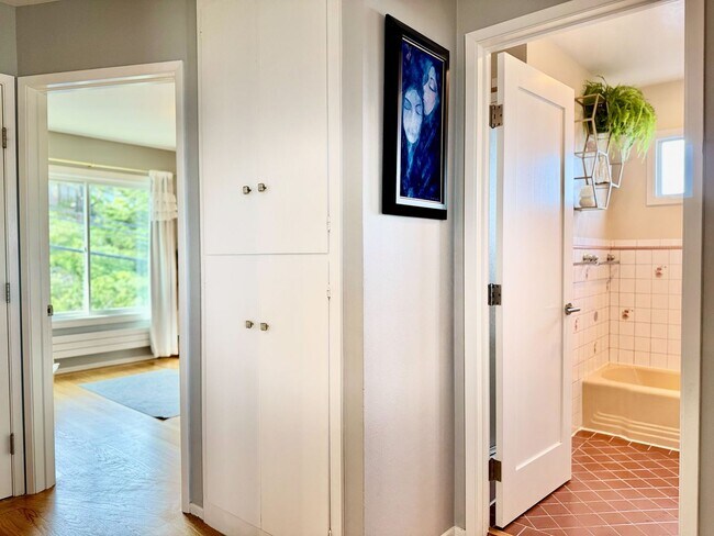 Building Photo - 3BR/2BA | Unobstructed Panoramic Views | Live Above the Fog | Intentional Living