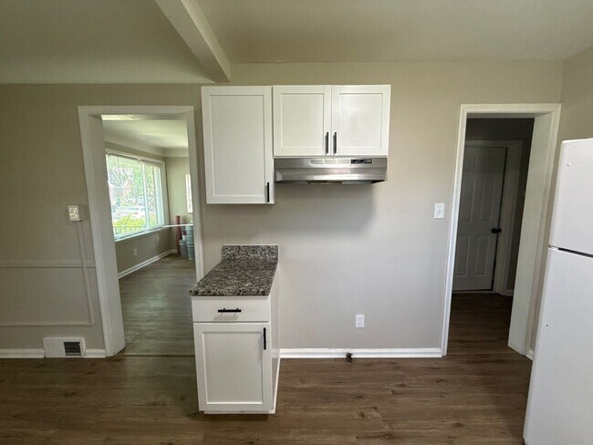 Building Photo - Renovated 3-Bedroom Home – We Welcome Sect...