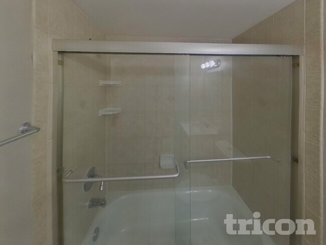 Building Photo - 2218 Village Ct