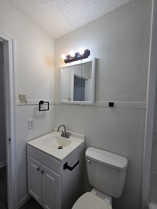 Building Photo - 1040 N Volutsia