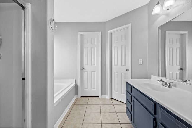 Building Photo - Beautiful Spacious Home w/ Community Clubhouse and Pool!