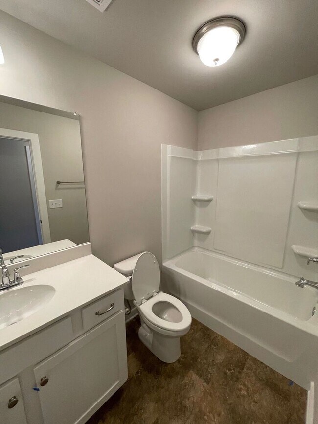 Building Photo - Home for Rent in St James Subdivision in Pinson, AL!!! Available Now!