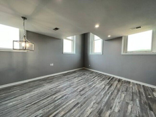 Building Photo - Beautifully Renovated 2 Bedroom in Emmaus!