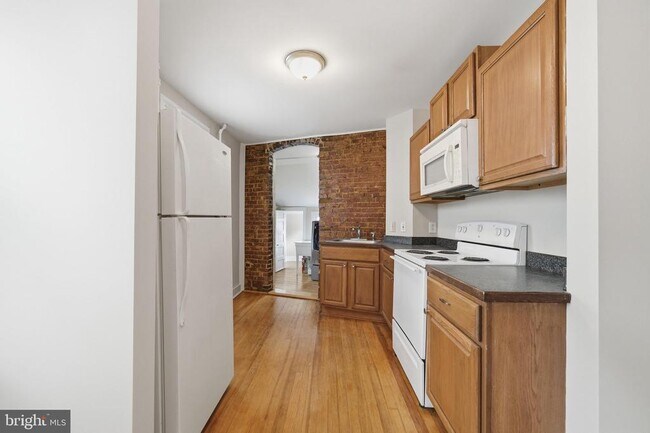 Building Photo - 403 W South St