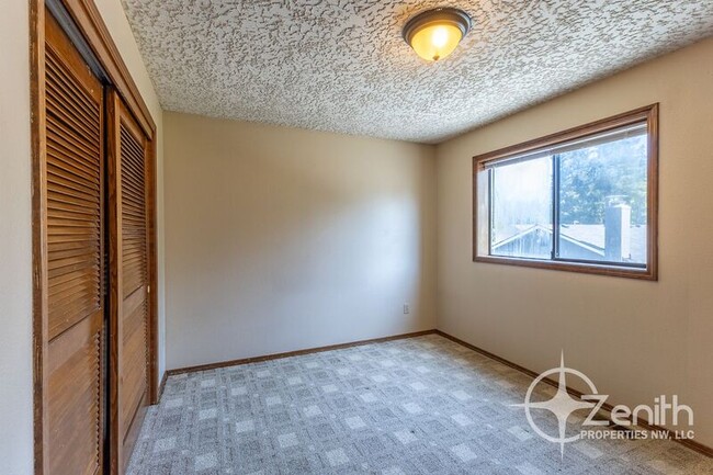 Building Photo - 9313 NE 81st Ave