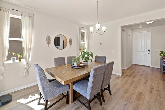 Building Photo - Bright and Beautiful Home with Gourmet Kit...