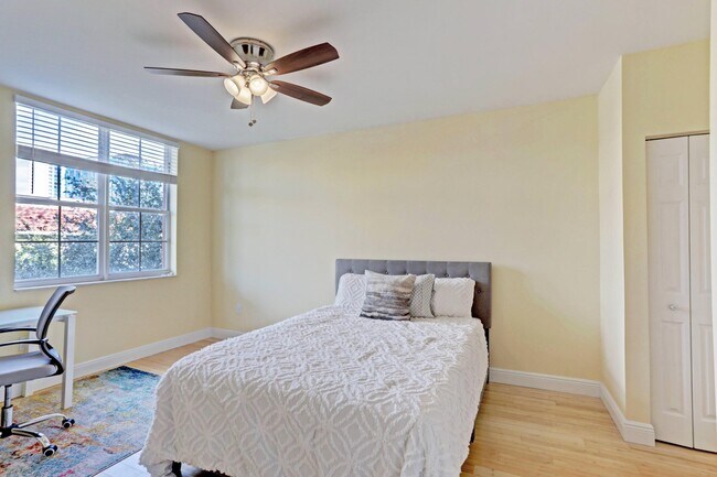 Building Photo - 630 S Sapodilla Ave