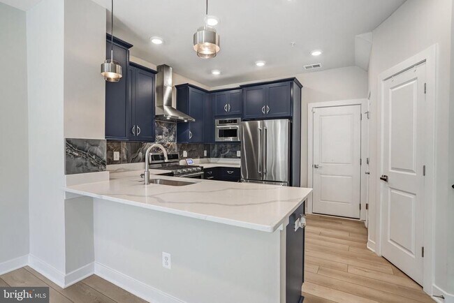 Building Photo - 45181 Drowes Ter