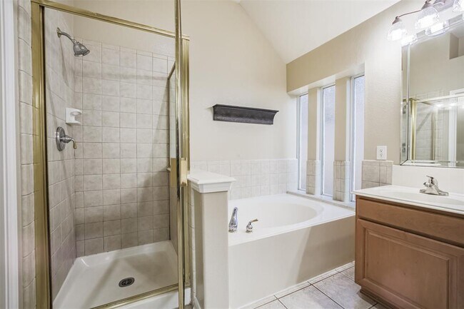 Building Photo - 15810 Cypress Hall Dr