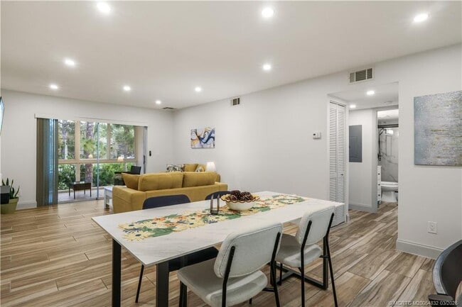 Building Photo - 2950 SE Ocean Blvd