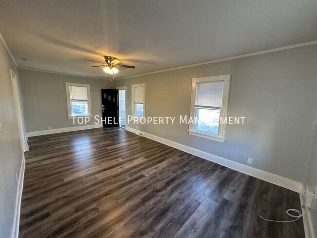 Building Photo - 2319 E 40th Ct