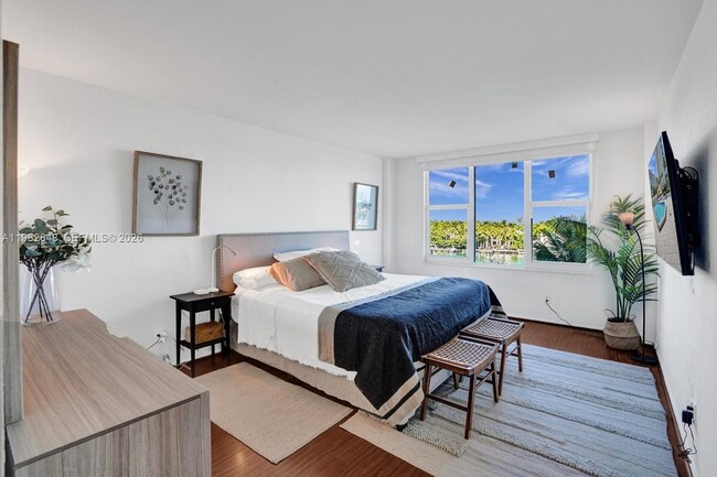 Building Photo - 5600 Collins Ave