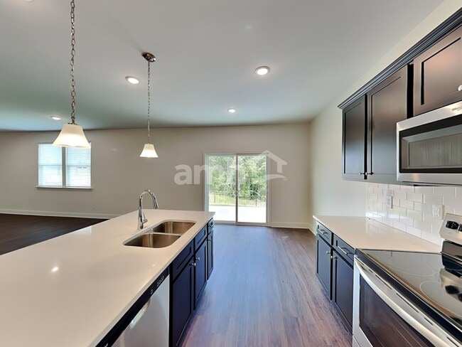 Building Photo - 3841 Chivalry Dr