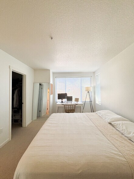 Primary suite with walk in closet - 15458 SW Mallard Dr